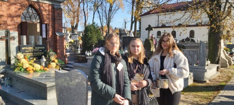 Read more about the article Kwesta dla ratowania starych grobów na Cmentarzu Parafialnym w Kutnie
