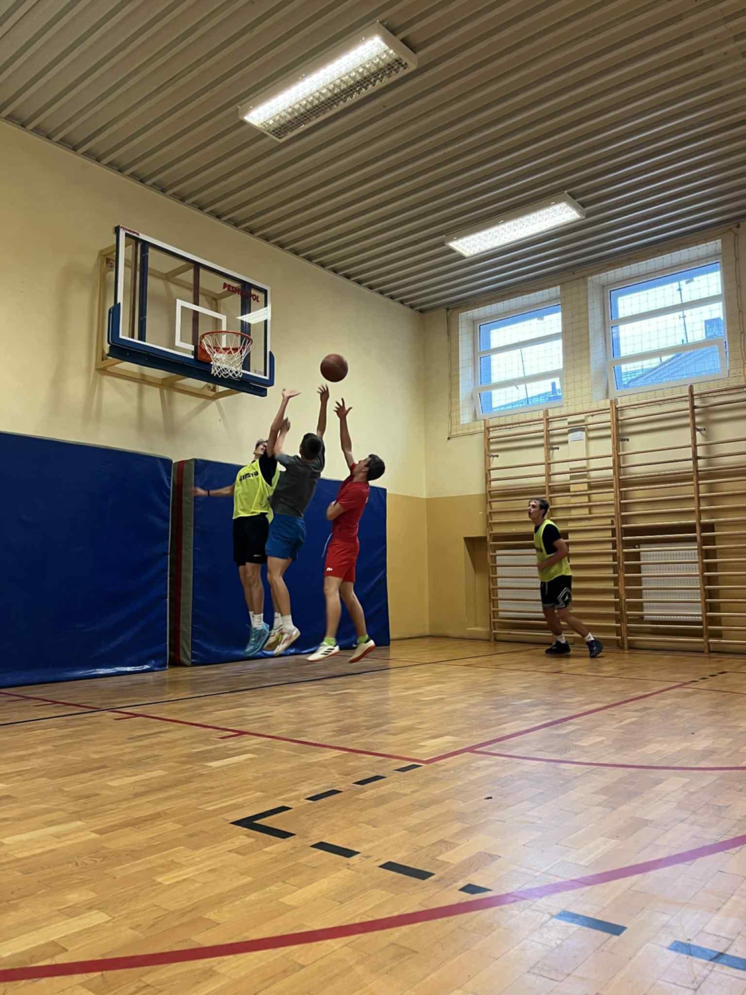 570806788_1269885374944341_6437950540560363855_n