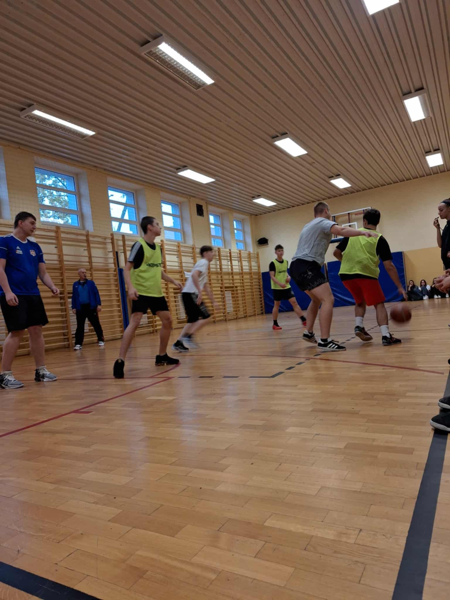 571192522_1269885041611041_71778230909267891_n