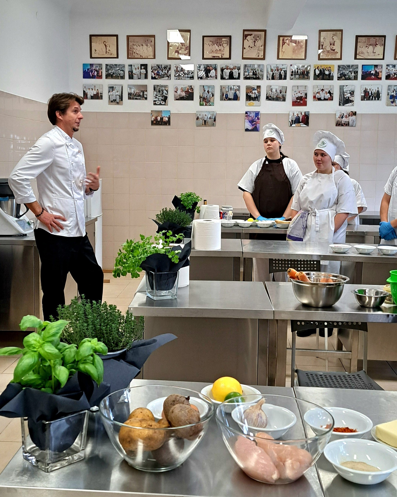 588949201_1293673632565515_2743002894129182562_n