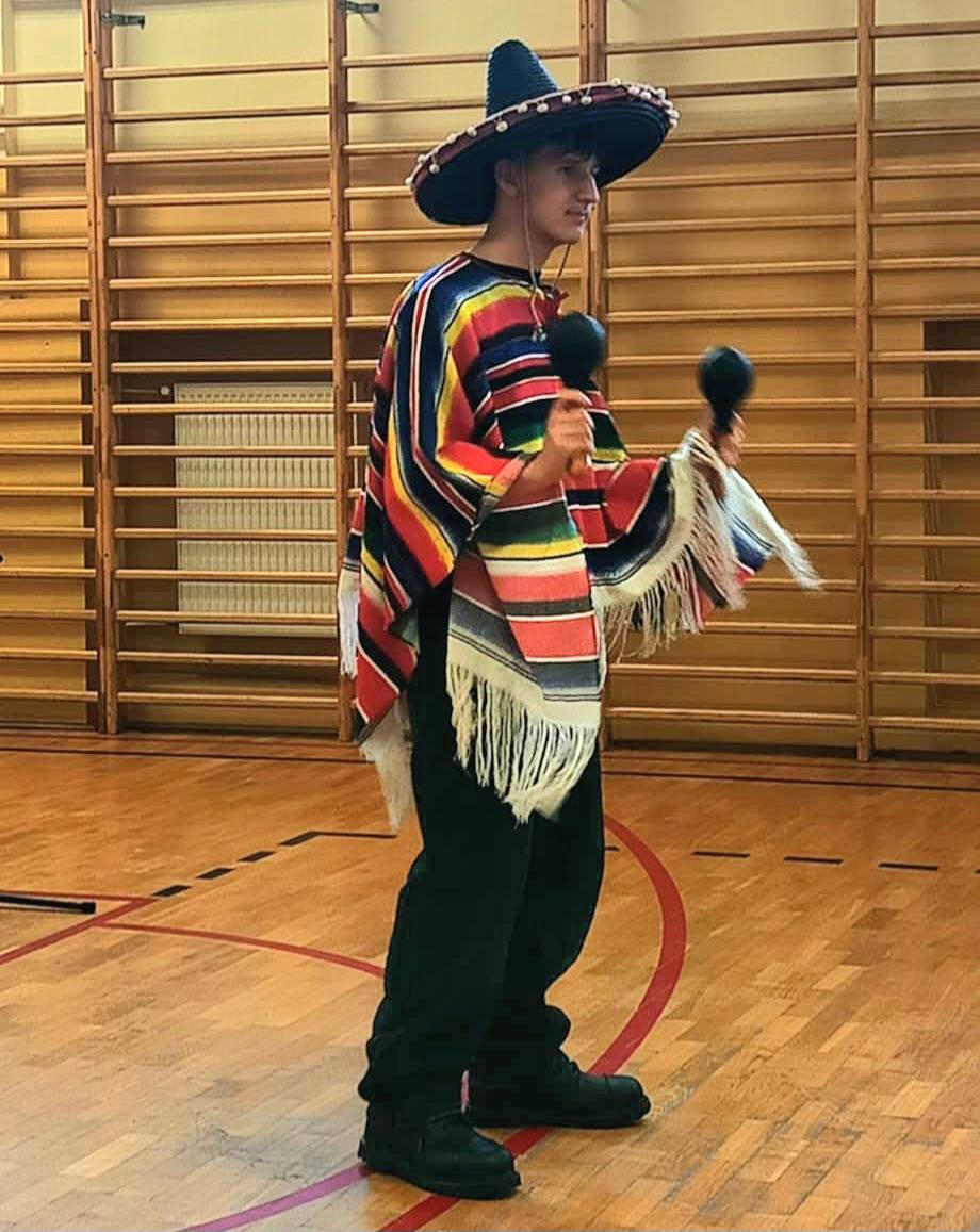 590625465_1297152378884307_2915577453348868459_n