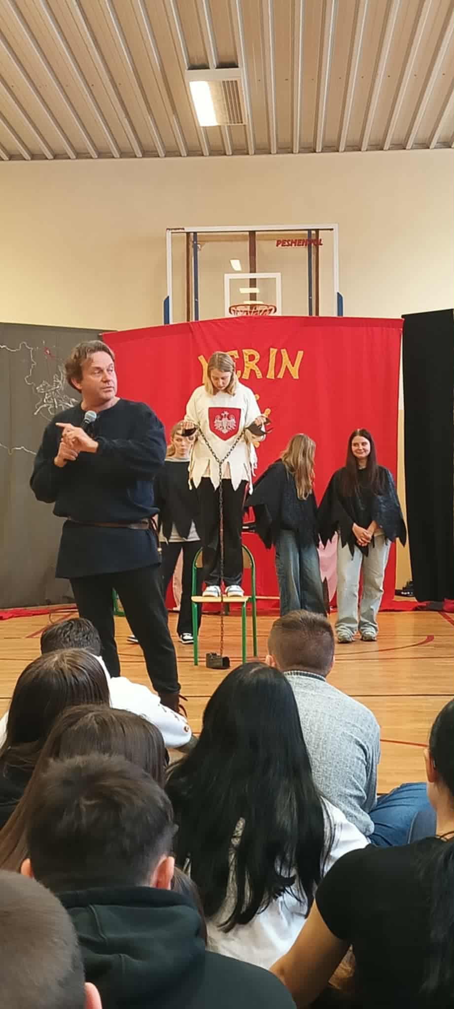 93f9fb7a-3923-48f3-af7b-27a0ae1fc427