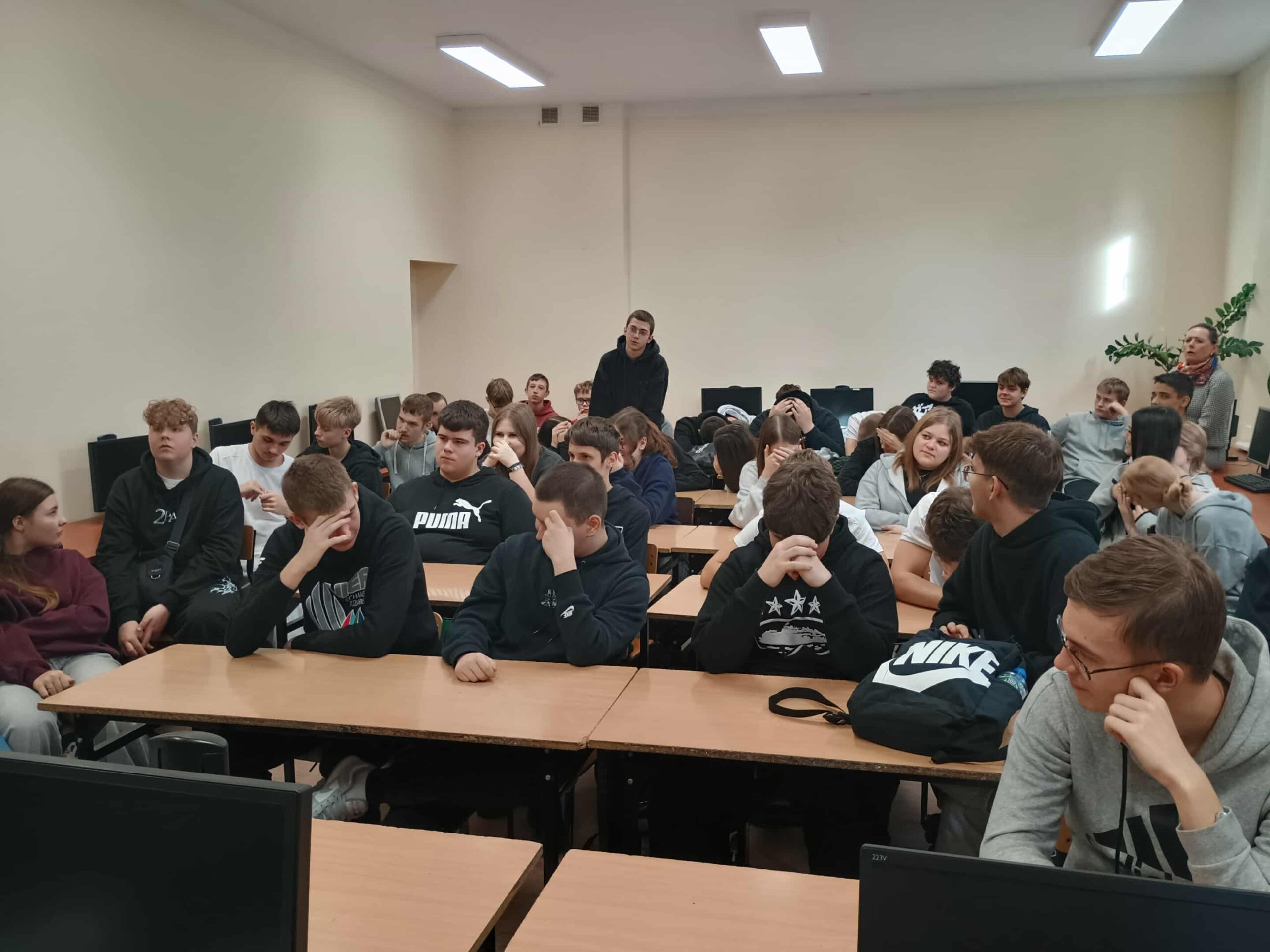 b8ef4c6f-0c95-4387-8df1-6b004d500dce