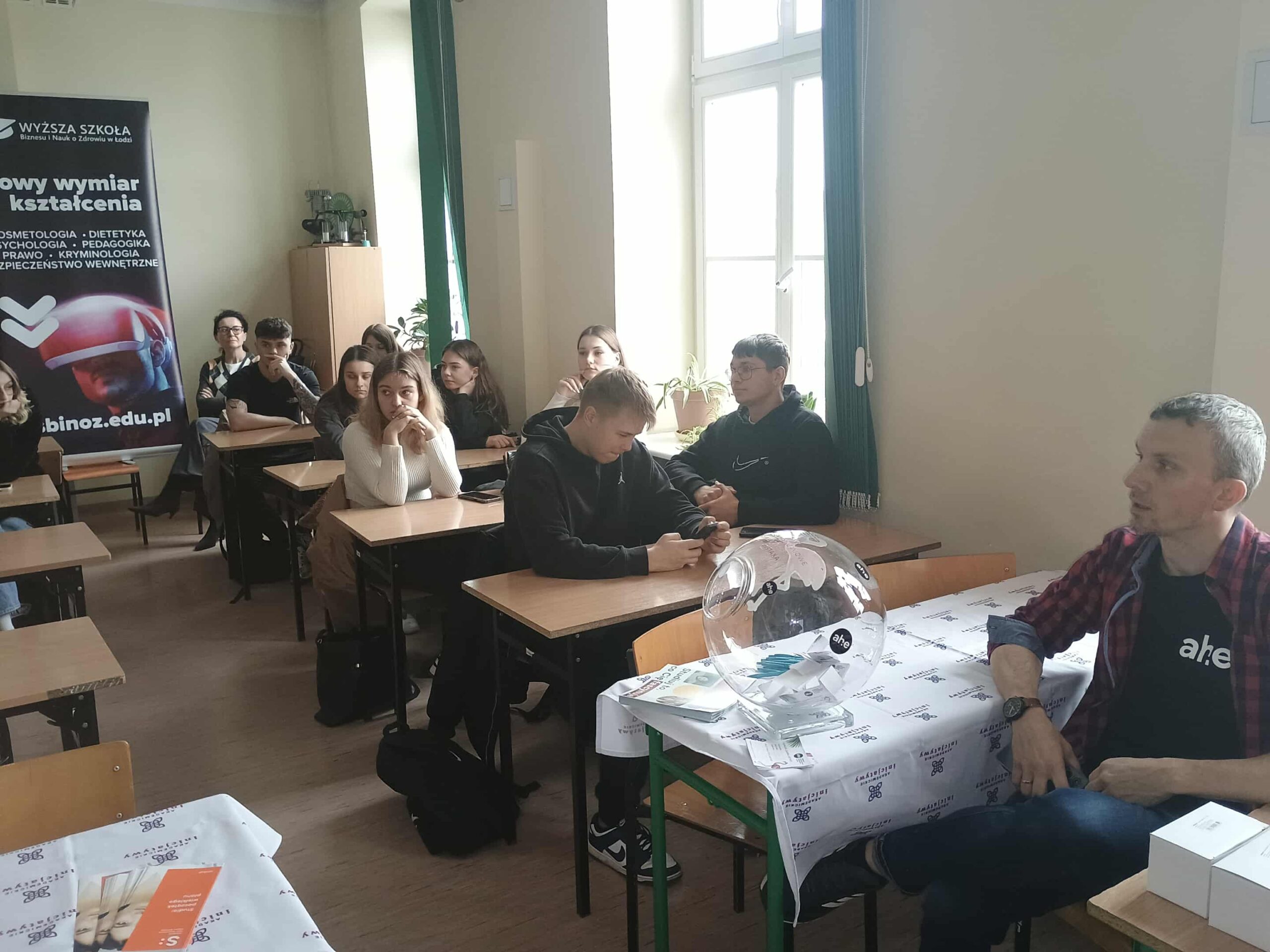 f0769241-6fa7-464a-81aa-2676a558d403