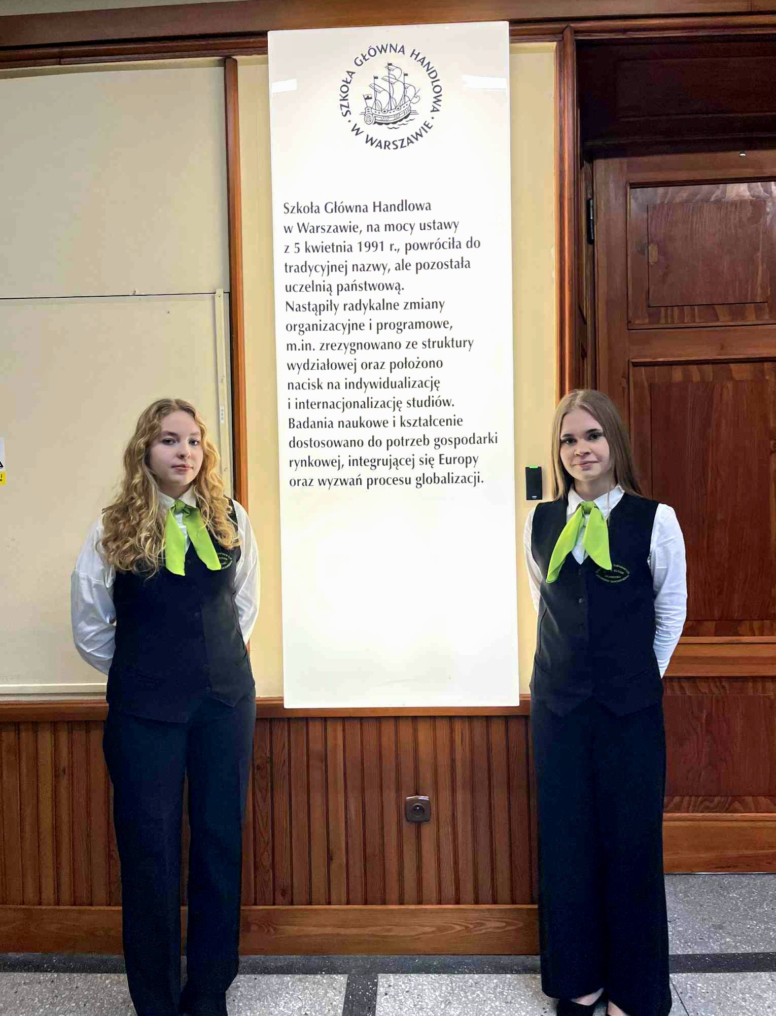 597855251_1306479707951574_6503129249944736629_n