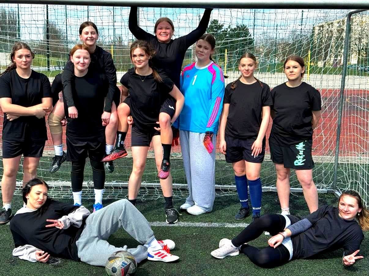 671104211_1400929221839955_1558908520719240624_n