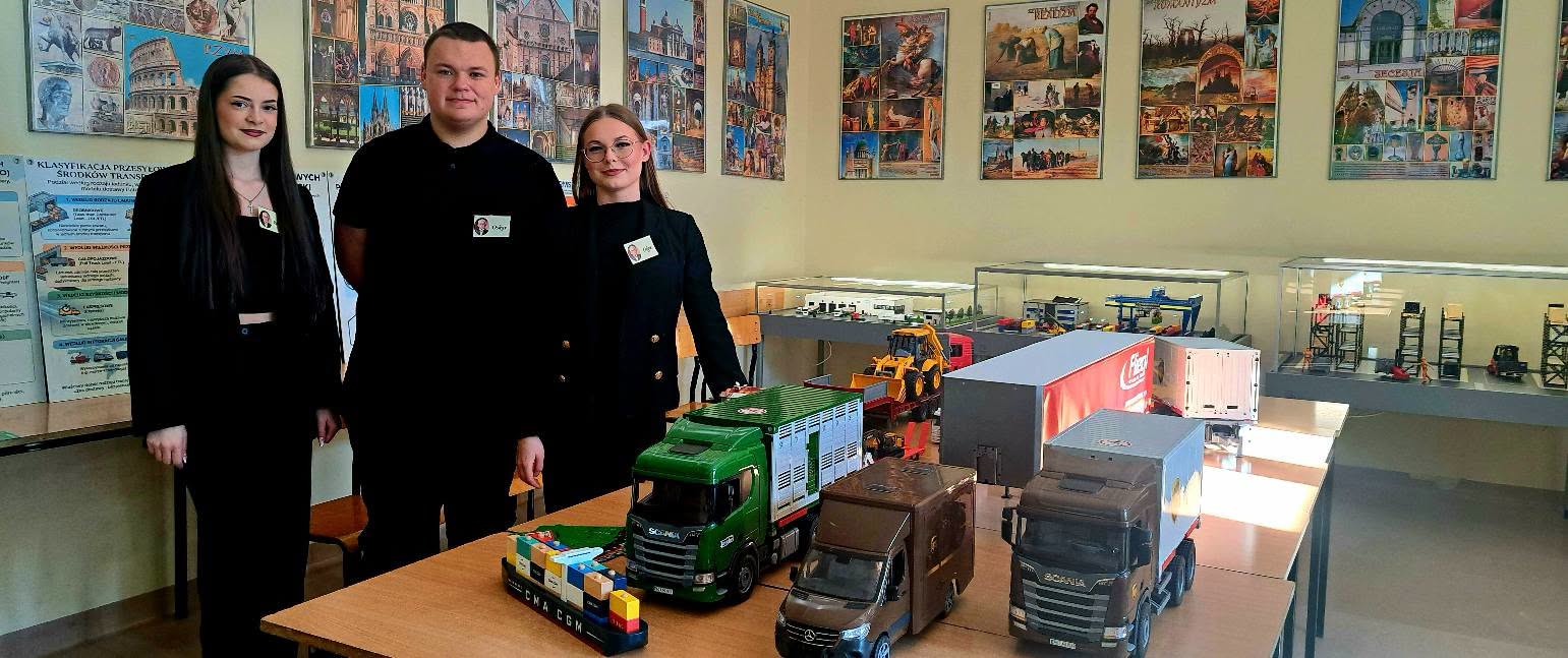 672328795_2178893489599828_3832535543051012348_n