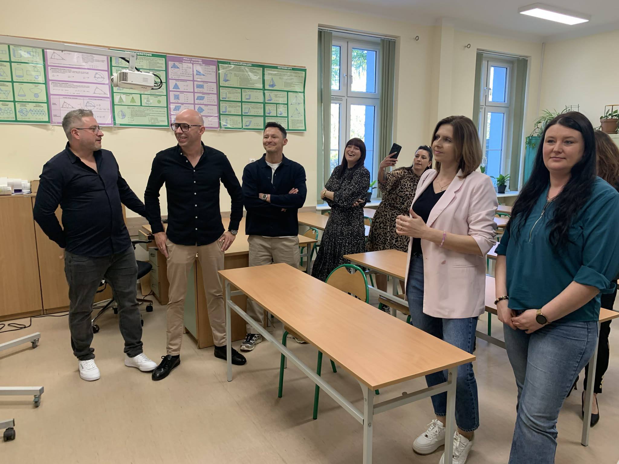 673735484_1406406894625521_2005567651228232778_n